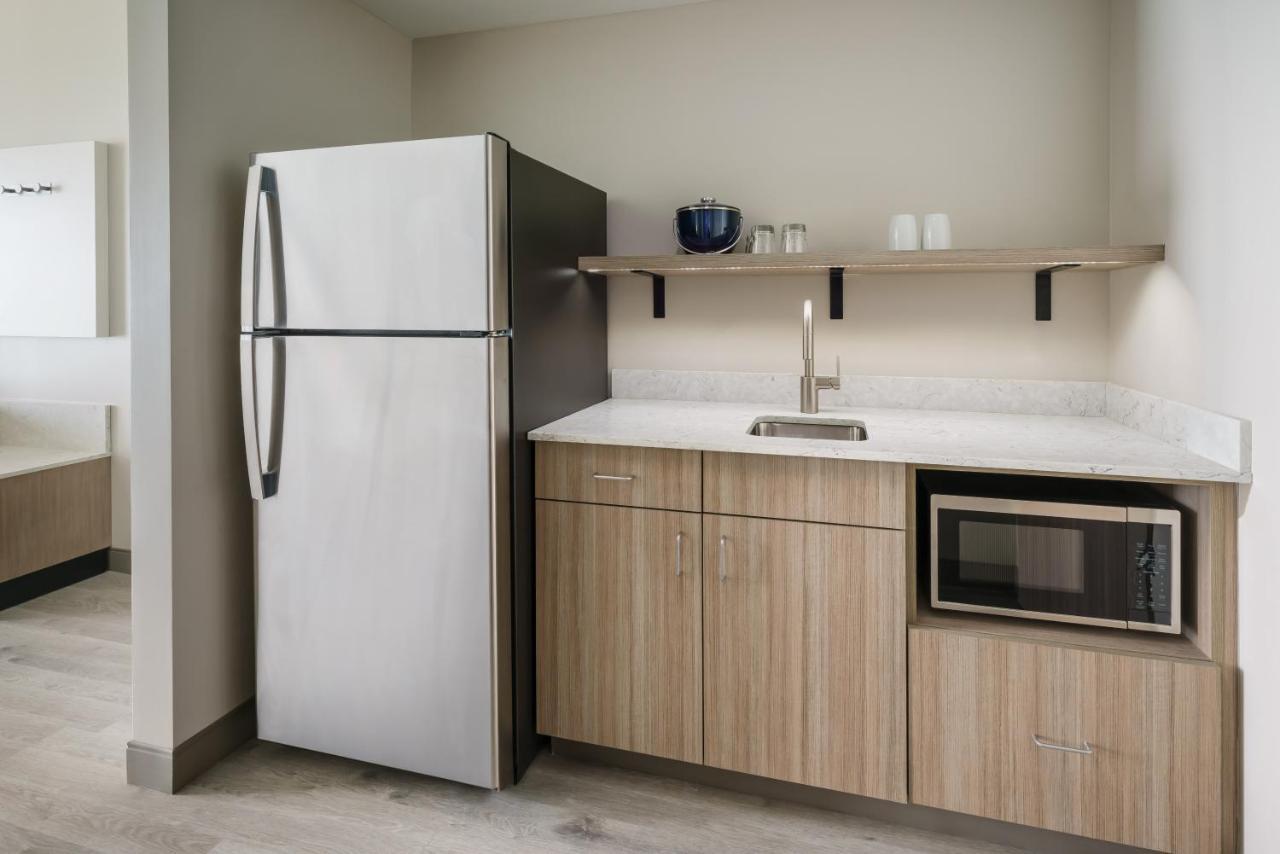 Hyatt Place Panama City Beach - Beachfront Exterior photo Kitchenette