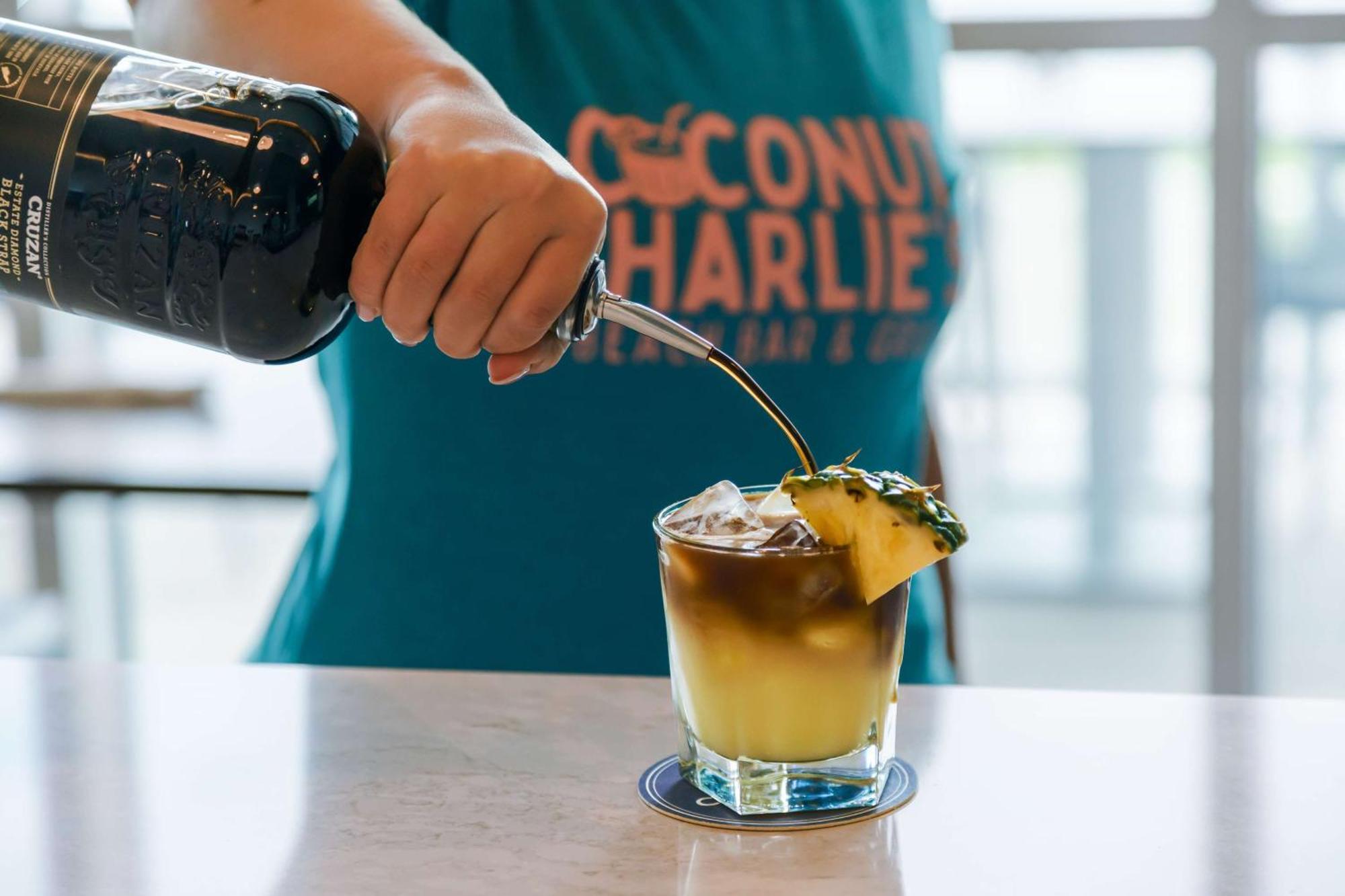 Hyatt Place Panama City Beach - Beachfront Exterior photo A bartender pouring a cocktail