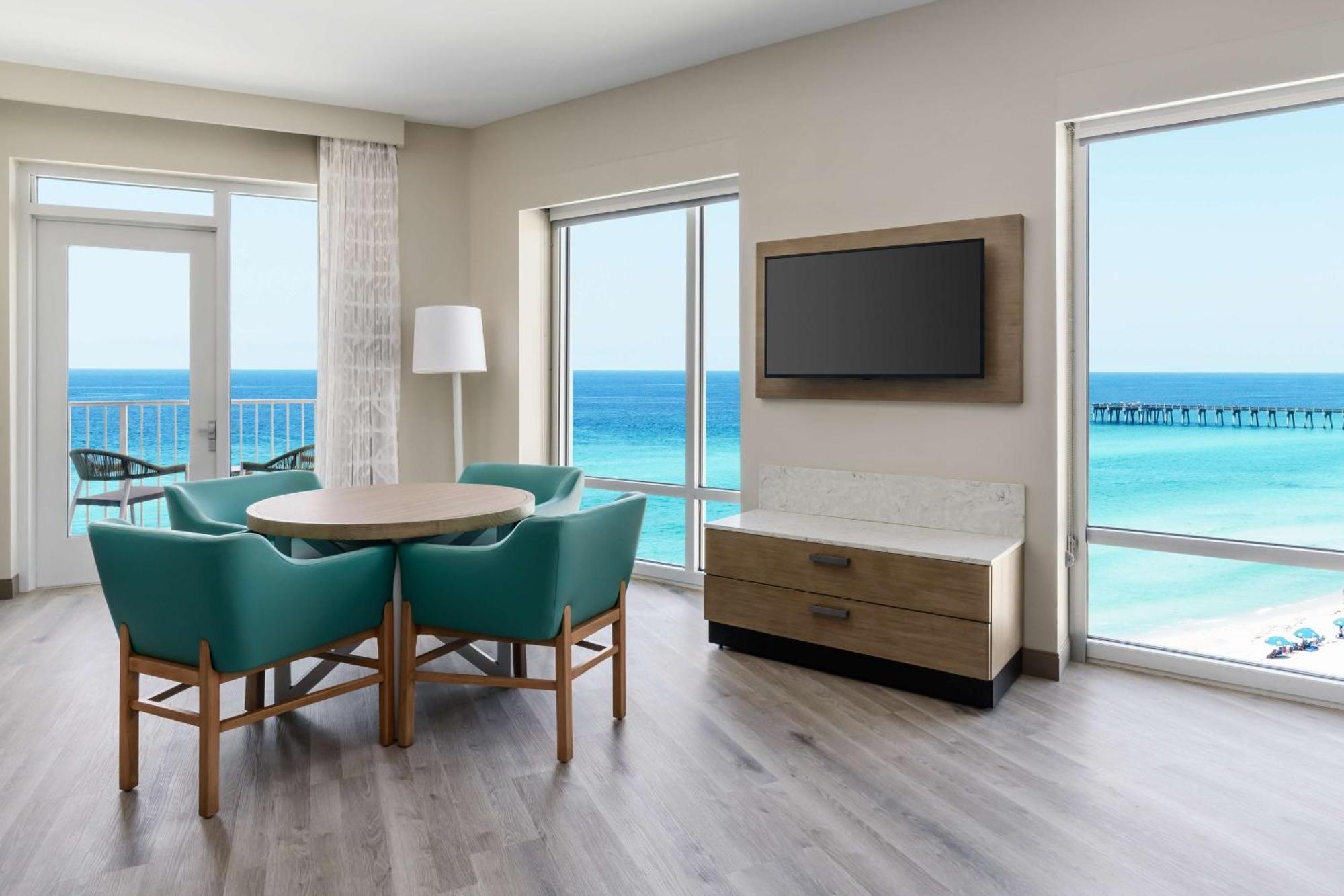 Hyatt Place Panama City Beach - Beachfront Exterior photo Living area