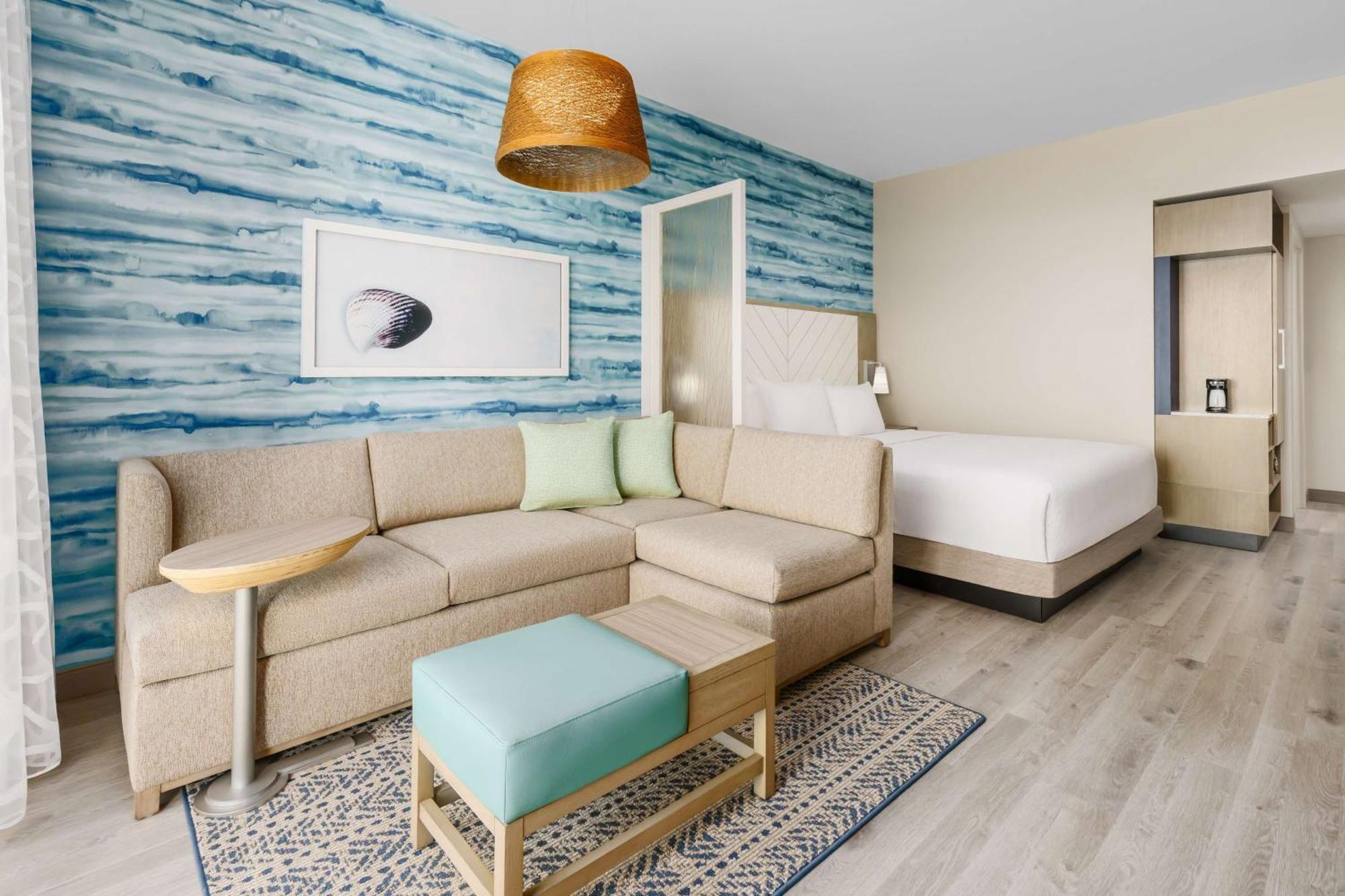 Hyatt Place Panama City Beach - Beachfront Exterior photo A room at the Hilton Garden Inn in San Francisco